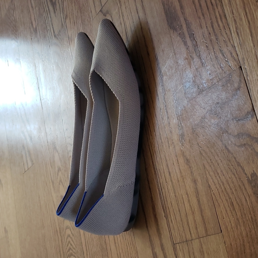 NWOT Rothys The Point Flat
